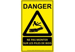Panneau "NE PAS MONTER SUR LES PILES DE BOIS" - jaune