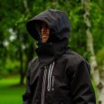 Utilisation de la veste imperméable BreatheDry noire de Arbortec