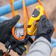 Utilisation du descendeur auto-freinant compact Rig réparable de Petzl