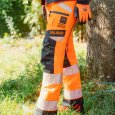 Mise en contexte du pantalon de protection anticoupure C1 Hi-Viz Ultra Light de Solidur