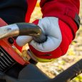 Utilisation des gants de protection anticoupure rouge & jaune Protect Pro de Oregon