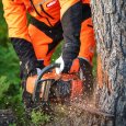 Mise en contexte des gants de protection anticoupure orange & noir Protect Pro de Oregon