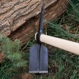 Utilisation de la pioche de cantonnier sans manche pour travaux forestiers de SHW